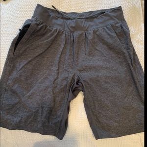 Men’s lululemon shorts grey with pockets size L